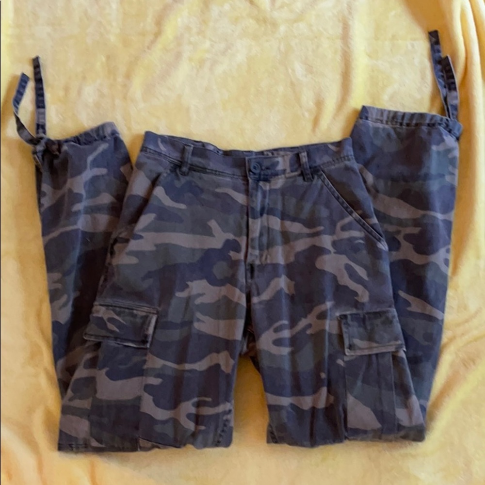 High waisted high rise brandy Melville Camo pants